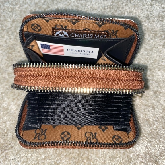 Woman’s Wallet 🤎 - Picture 7 of 10